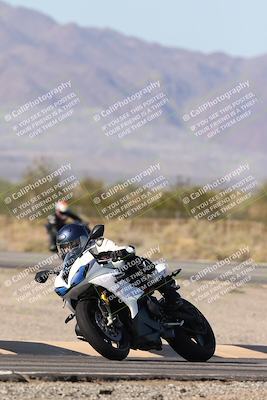 media/Dec-01-2025-Moto Forza (Mon) [[2daa91e15f]]/3-Beginner Group/Session 3 (Turn 3)/